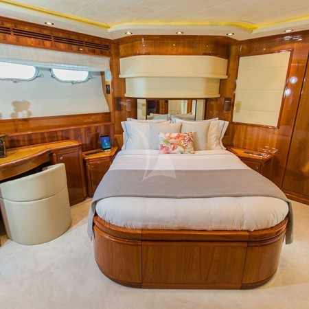 Champagne Seas motor yacht