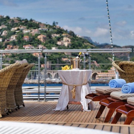 deck sitting area