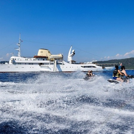 Christina O yacht charter