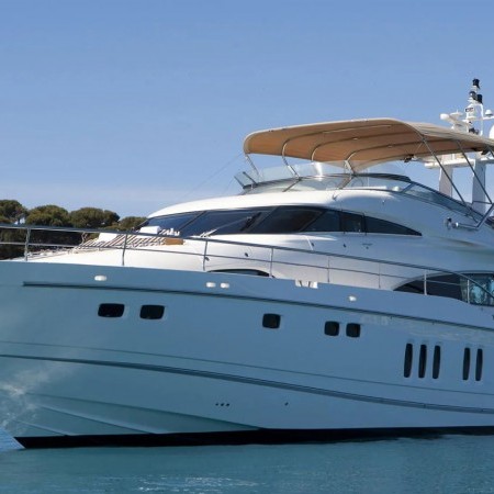 D5 yacht charter