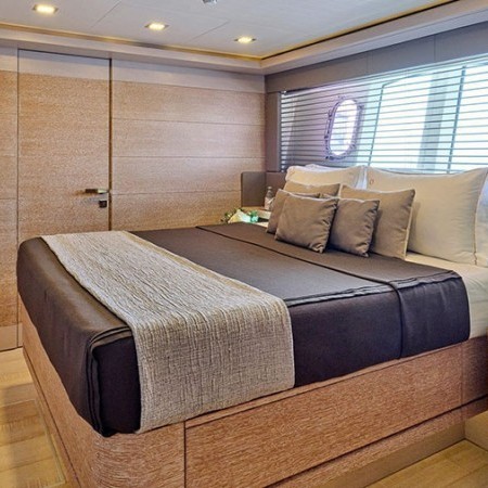 cabin for 2 charter guests