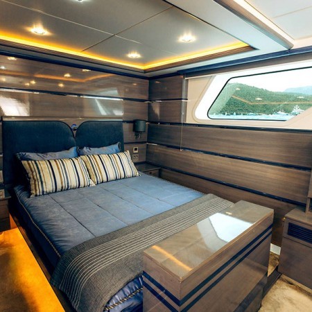 cabin for 2 charter guests