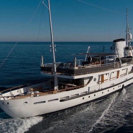 Dionea yacht charter
