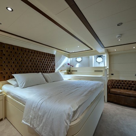 double cabin for 2 charter guests