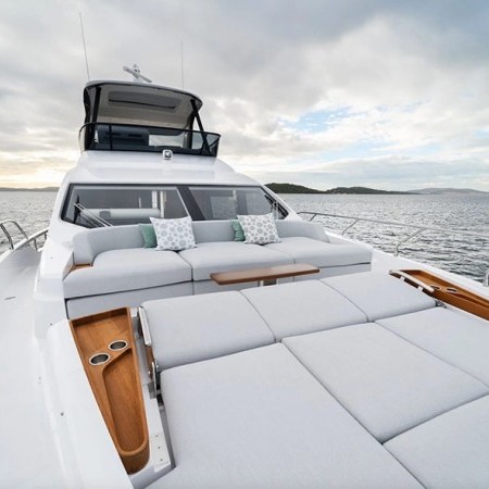 DONNA Yacht Charter | 21m Azimut 68'