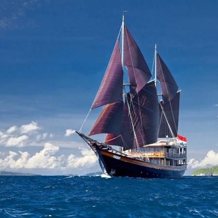 Dunia Baru luxury sailing yacht