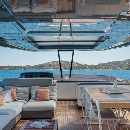 E3 yacht flybridge