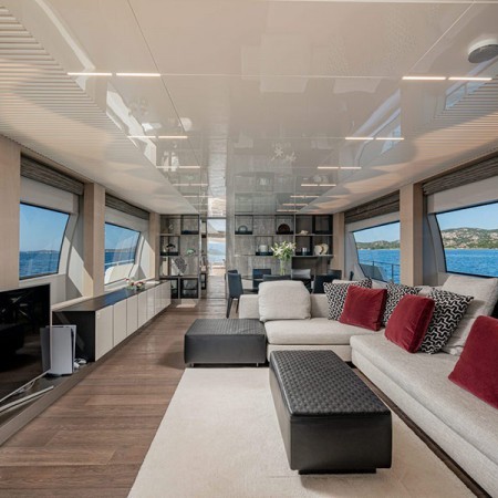 E3 yacht's salon