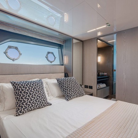 cabin for 2 charter guests