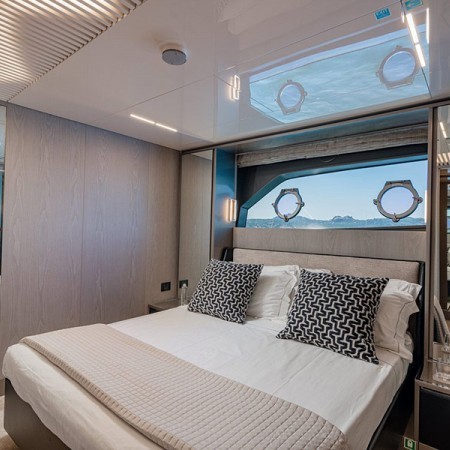 cabin for 2 charter guests