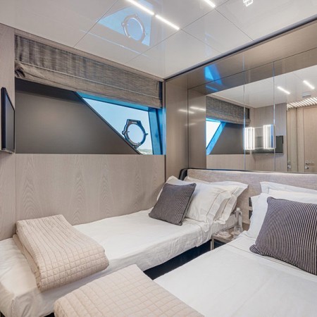 E3 yacht cabin