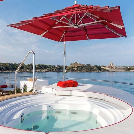 Emotion²  yacht charter Jacuzzi