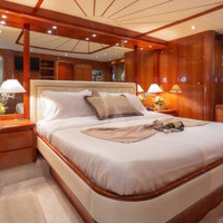 Efmaria yacht cabin