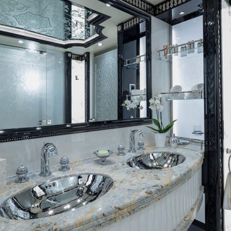 luxurious bathroom