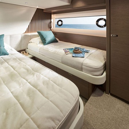 twin cabin for 2 charter guests