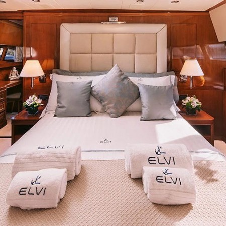 Cabin for 2 charter guests