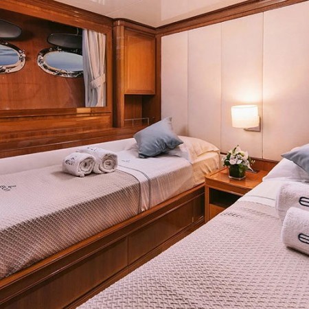 Elvin yacht twin cabin