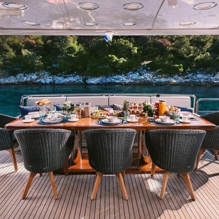 Elvi yacht charter