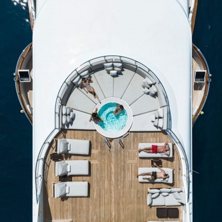 Emir yacht charter Jacuzzi