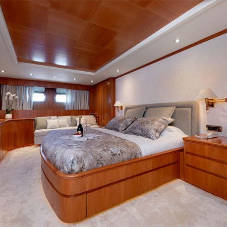 cabin for 2 charter guests