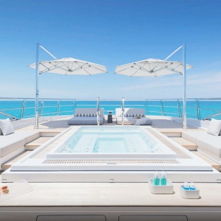 Entourage yacht pool Jacuzzi