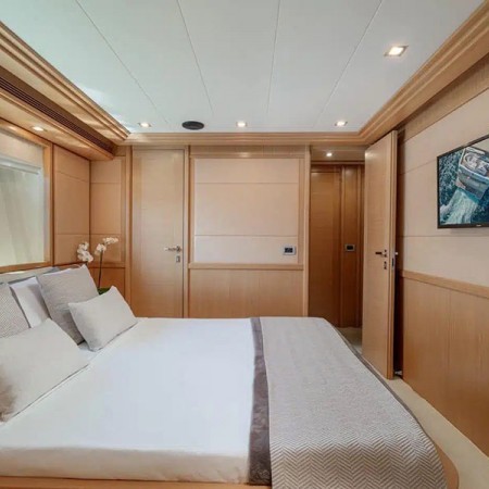 EOLIA Yacht Charter | 26.2m Ferretti