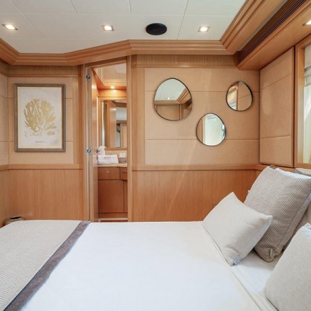 double cabin for 2 charter guests