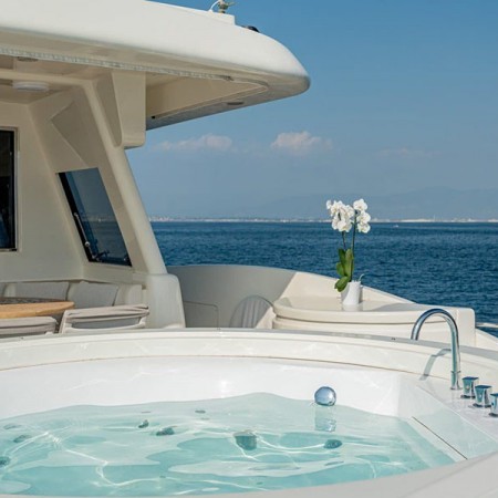 Jacuzzi of Eolia yacht