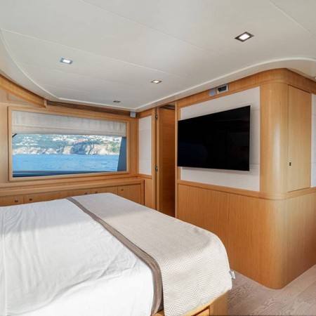 double cabin for 2 charter guests