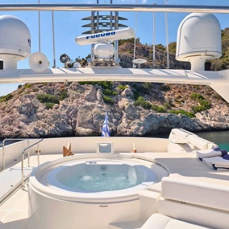 yacht charter with Jacuzzi in Greece