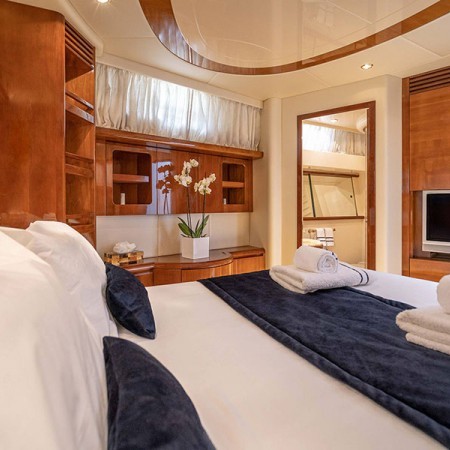 double cabin on Estia Zeus yacht
