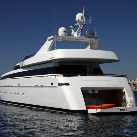 Feligo V yacht stern