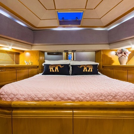 Ferretti 80 yacht charter Mykonos