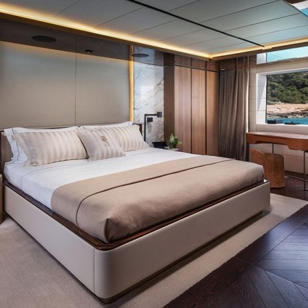 Geco yacht cabin for 2 charter guests