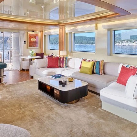 main salon of Gelly yacht