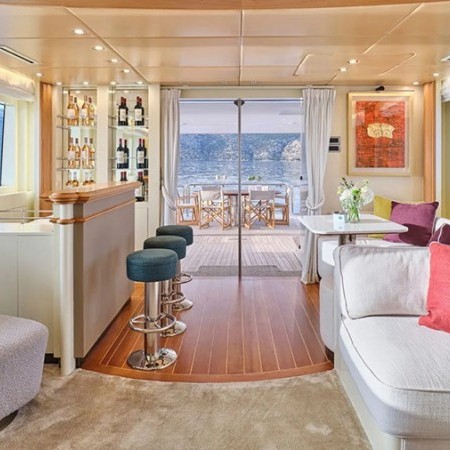 main salon of Gelly yacht