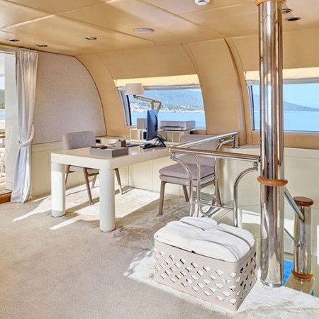 cabin for 2 charter guests on Gelly