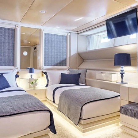 cabin for 2 charter guests on Gelly