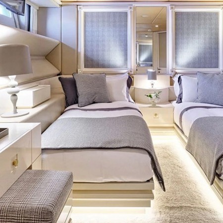 cabin for 2 charter guests on Gelly