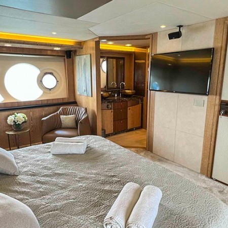 double cabin for 2 charter guests