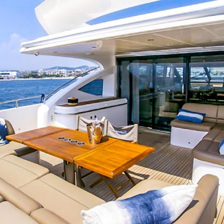 alfresco dining at Gitana II yacht