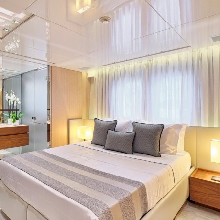 Master cabin of Golden Yacht