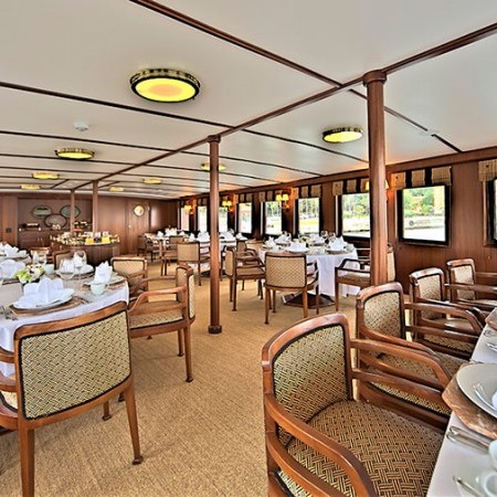 halas 71 yacht interior