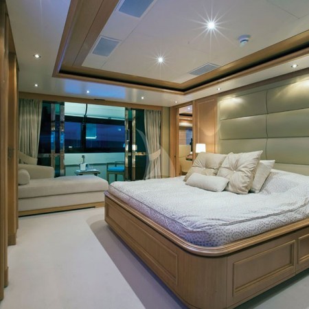 luxury yacht charter mykonos
