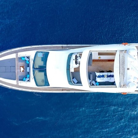 Hubo yacht charter