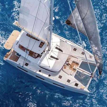 Hydrus yacht