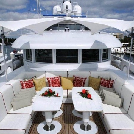 front lounge of Idefix II yacht