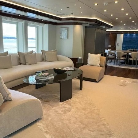 Immersive yacht salon