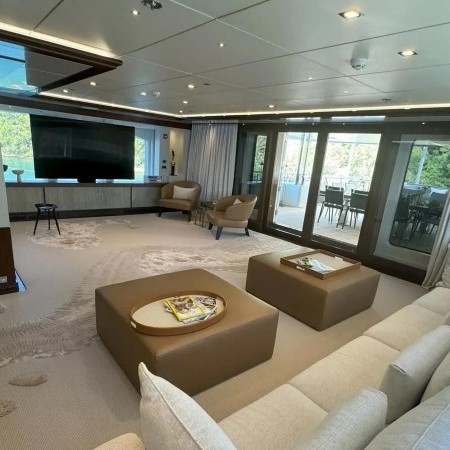 Immersive yacht salon