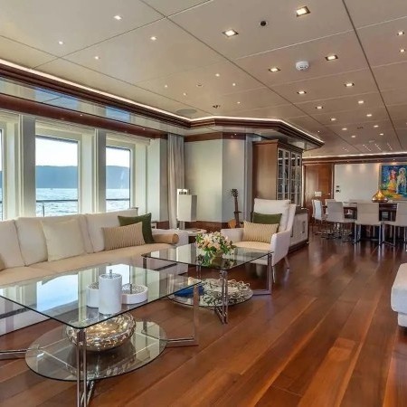 Immersive yacht salon